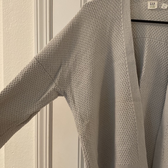 Slouchy grey Gap cardigan - Picture 2 of 4
